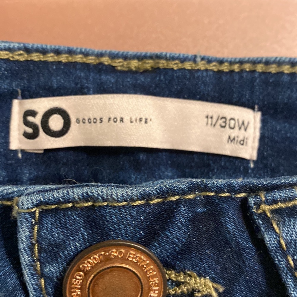 Shorts - Picture 3 of 4